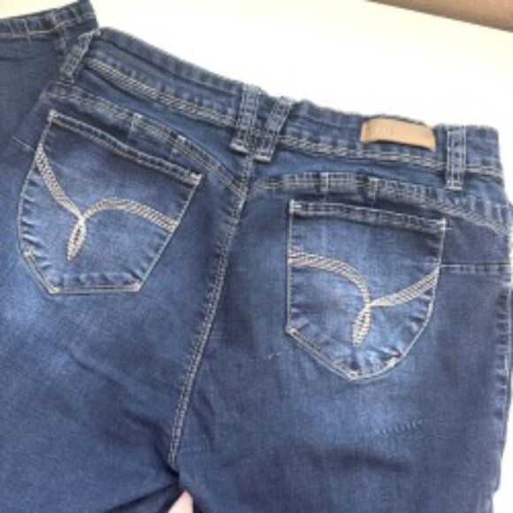 YMI WannaBettaButt? Mid Rise Skinny Jeans | Size 13 - Picture 5 of 6